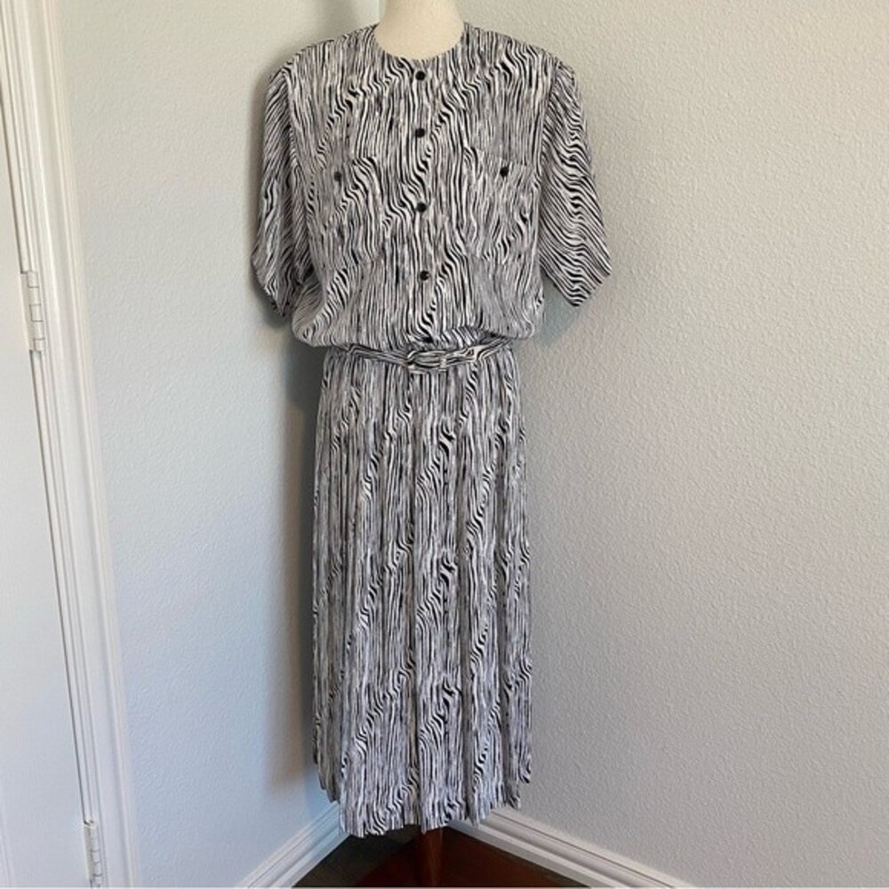 Vintage Liz Roberts Dress Black White Design Short Sleeve Size 14